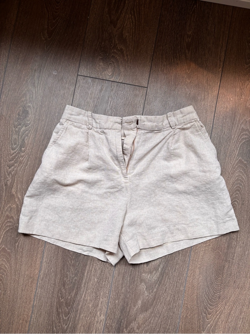 Zara Women's Light Beige Linen-Blend Shorts